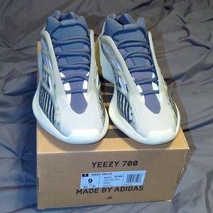 Yeezy 700 v3 fade salt